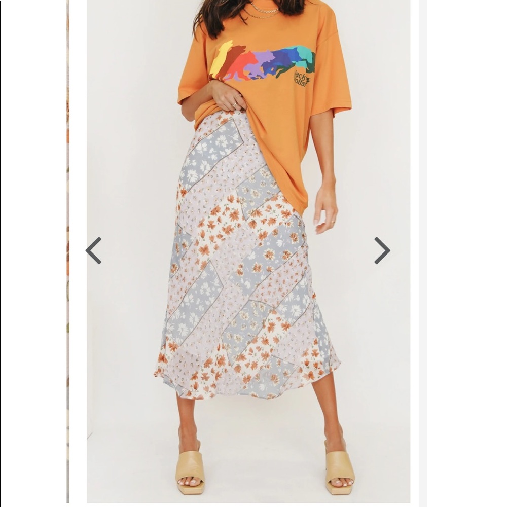 NWT 🥰 VERGE GIRL FLORAL BIAS MIDI SKIRT